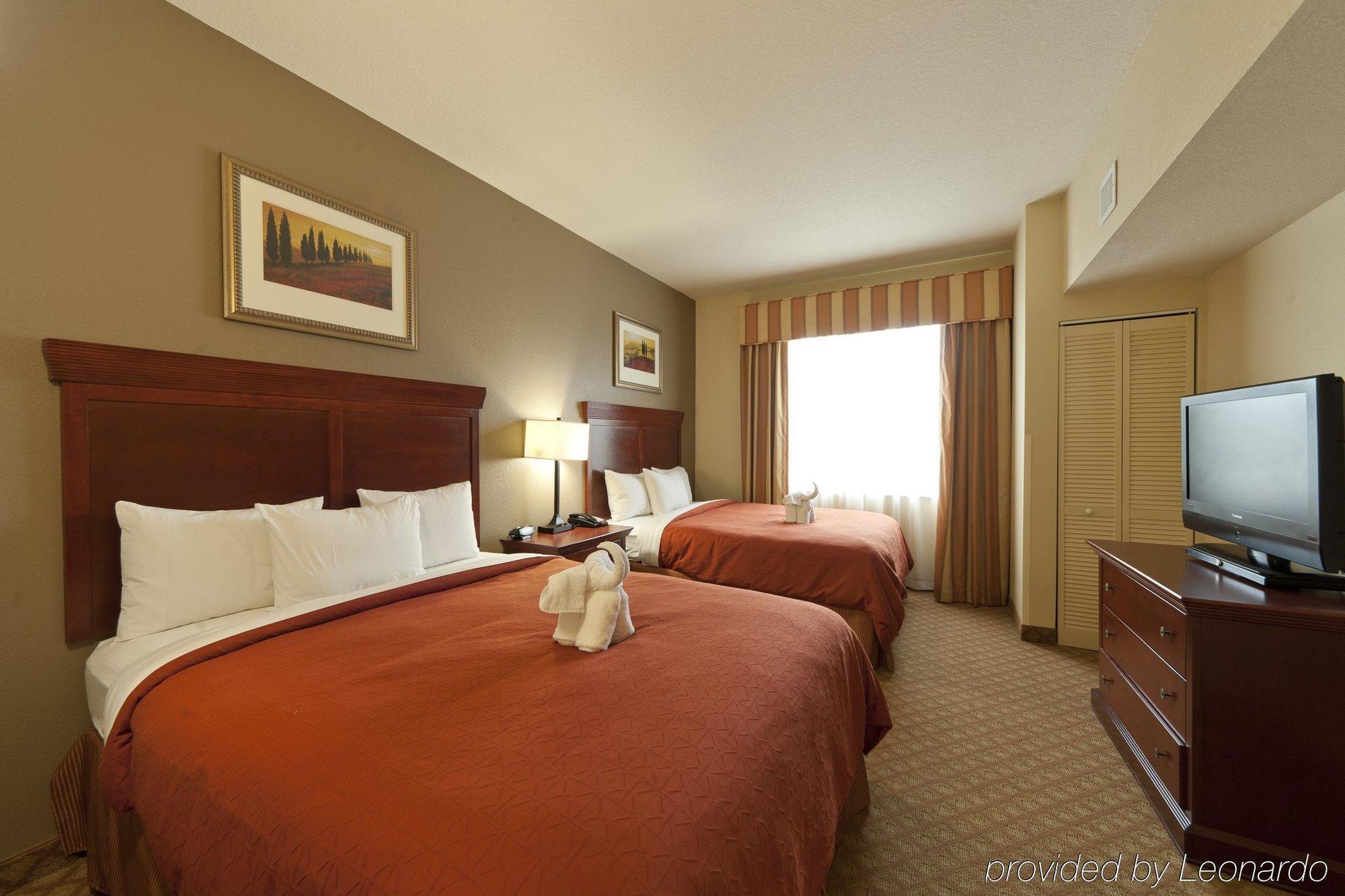 Seffner Inn&Suites Zimmer foto